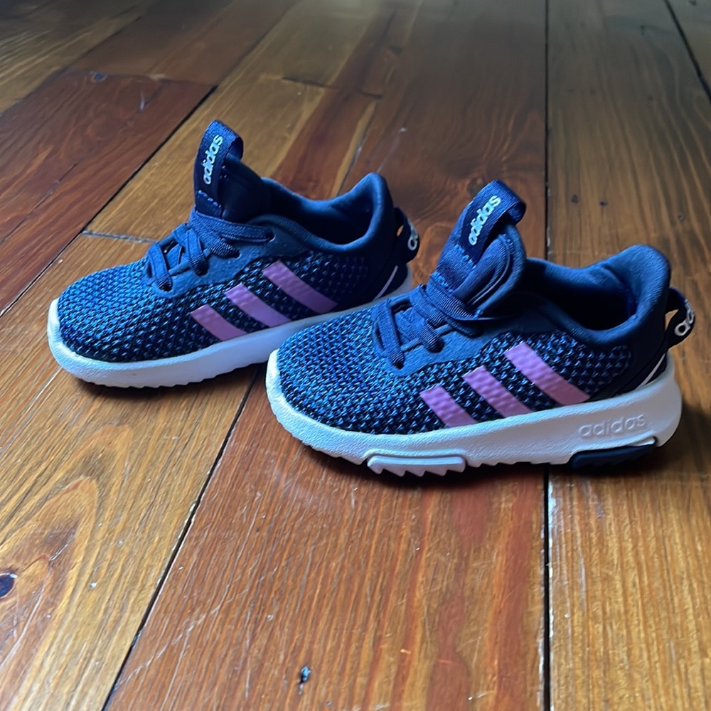 Adidas size 5 little girl shoe